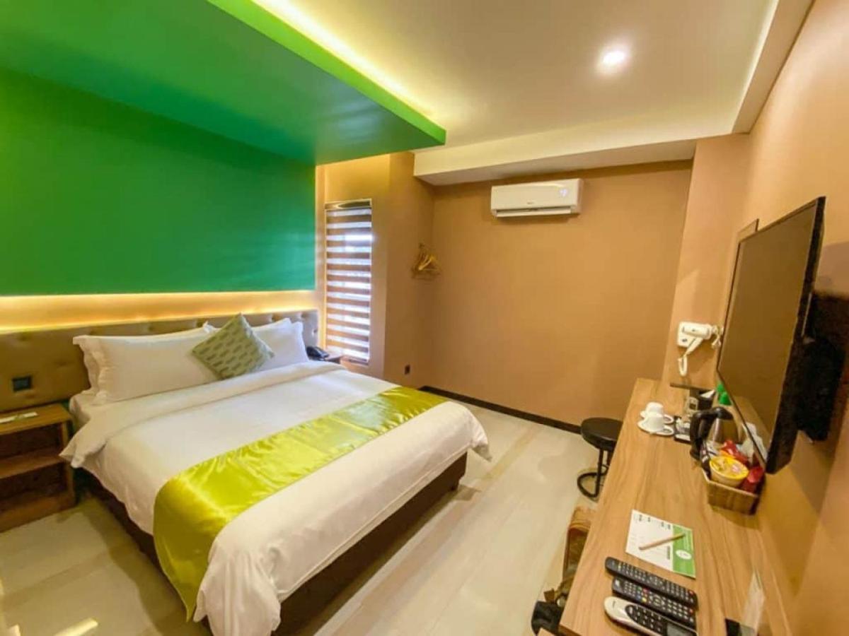 Vivien'S Hotel Lapu-Lapu City Eksteriør billede